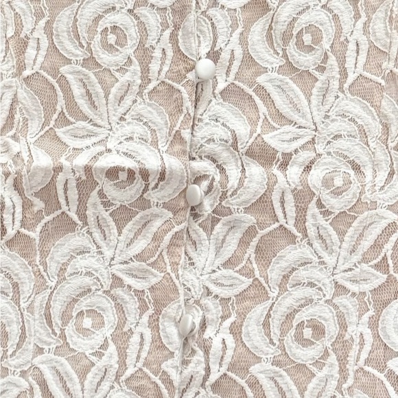 Banana Republic Floral Lace Sleeveless Blouse - Picture 4 of 4